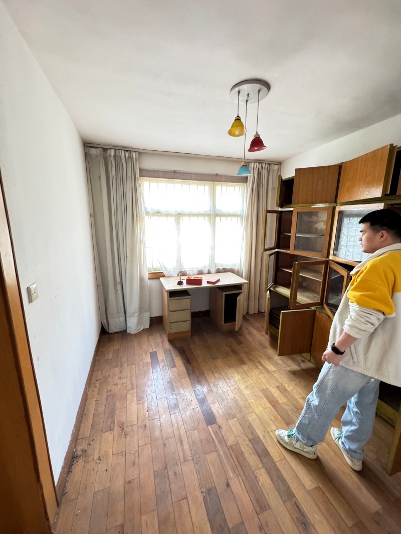 1773307905595849.jpg 图片关键词