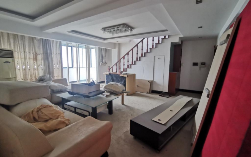 贵阳市宝山北路185号经典时代花园广场两处住宅转让