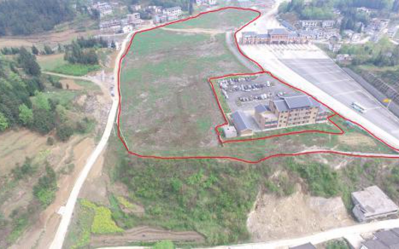 龙场收费站旁用地