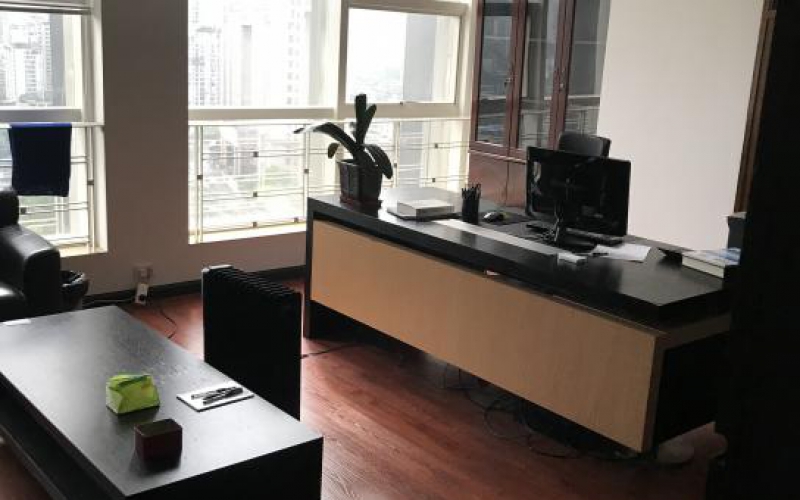 贵阳市南明区新华路富中国际广场19层1号办公房产处置