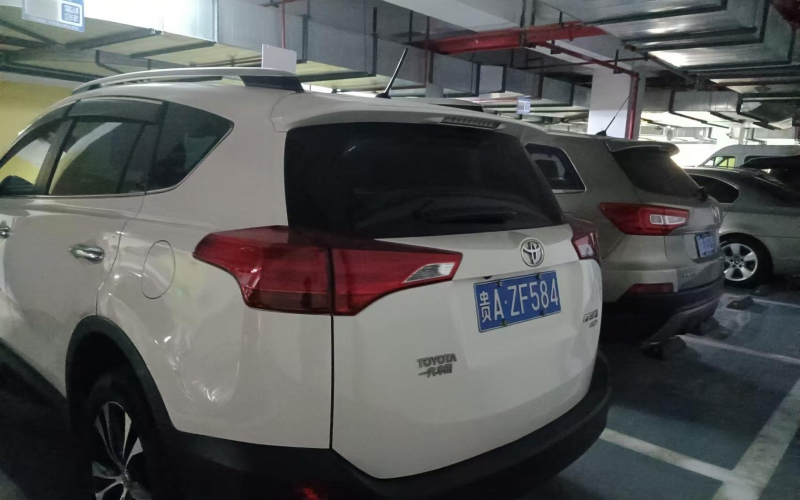 贵AZF584小型客车处置