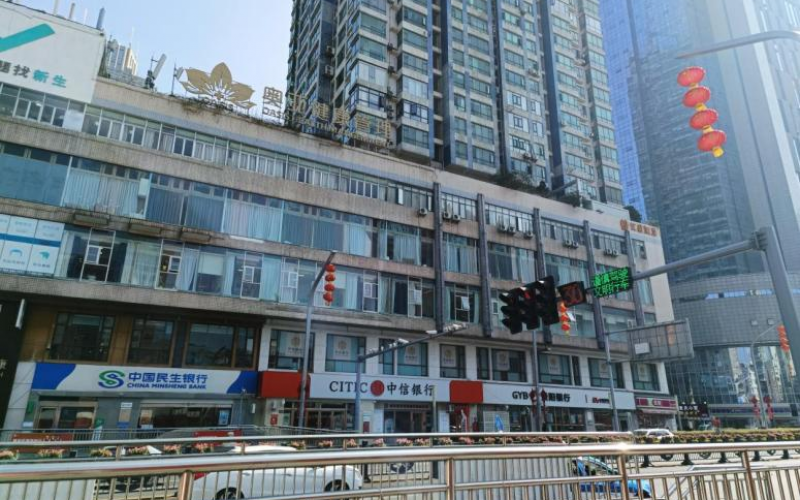 都市名园1层7号