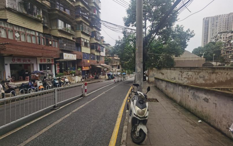 金顶山46幢1单元8层1号住宅转让（持有方：贵州省机关事务管理局国有资产管理服务中心）