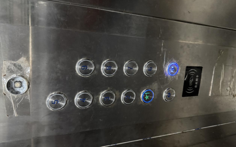 （降价）安云路20号B栋3单元8楼附4号转让（持有方：贵州省机关事务管理局国有资产管理服务中心）